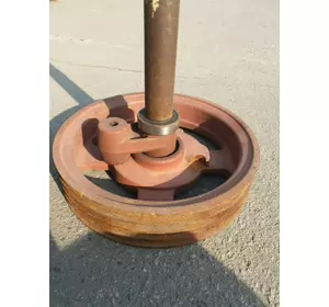 Шкив большой комплектный с валом и трещоткой на роторную косилку 1,65 Шкив большой комплектный с валом и трещоткой на роторную косилку 1,65