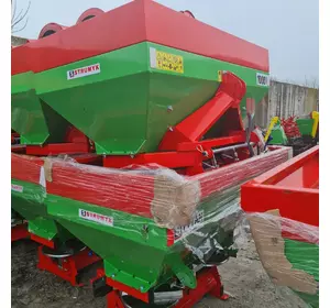 Разбрасыватель удобрений "Strumyk" 1000 л Разбрасыватель удобрений "Strumyk" 1000 л