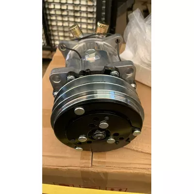 Компрессор кондиционера на комбайн Дон 1500Б SD5H14 24В0