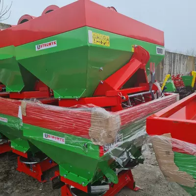 Разбрасыватель удобрений "Strumyk" 1000 л